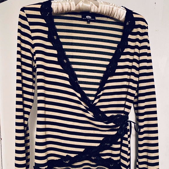 CUTE WRAP TOP BOUGHT IN FRANCE - Picture 1 of 4